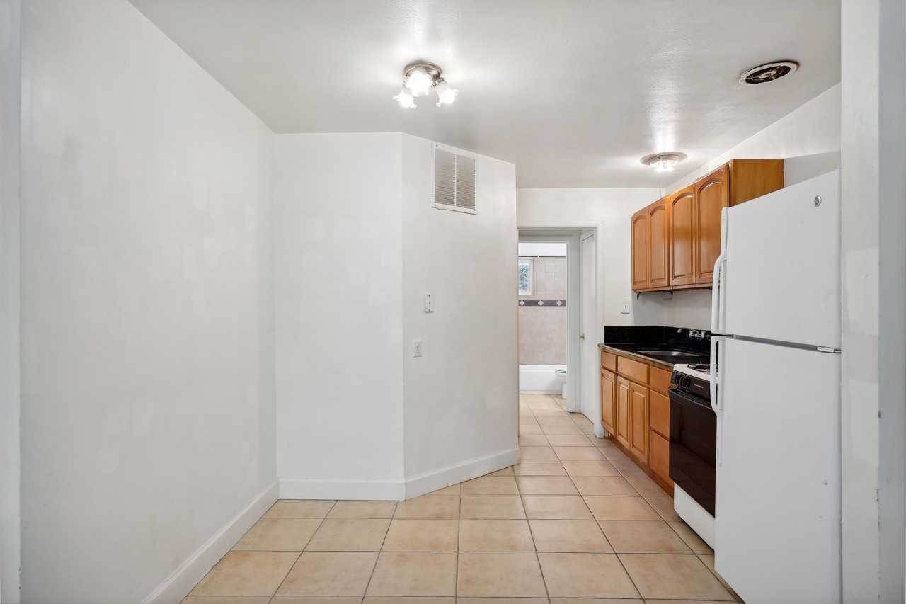2621 Edison Ave #C - Photo 7 of 8