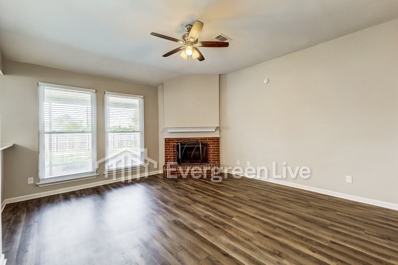 4643 Yellowleaf Dr - Photo 6 of 18