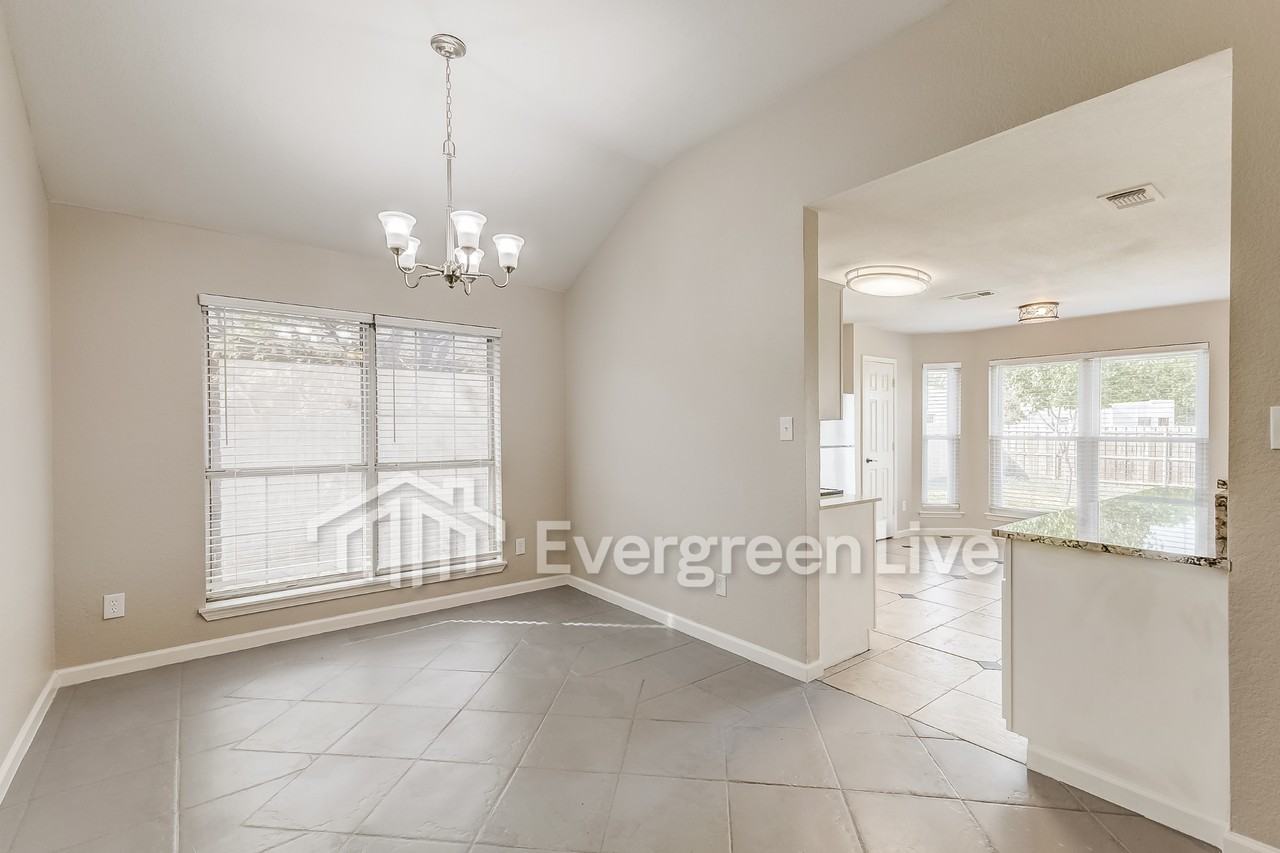 4643 Yellowleaf Dr - Photo 5 of 18