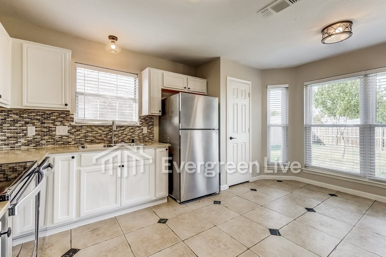 4643 Yellowleaf Dr - Photo 7 of 18