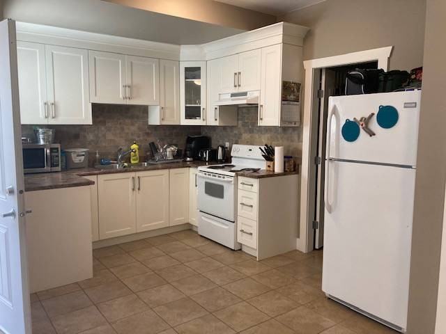 16579 63 Avenue - Photo 3 of 5