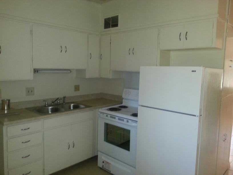 E Third Apts - Photo 2 of 6