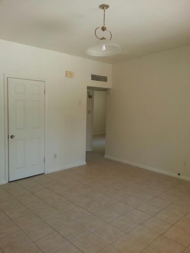 E Third Apts - Photo 3 of 6