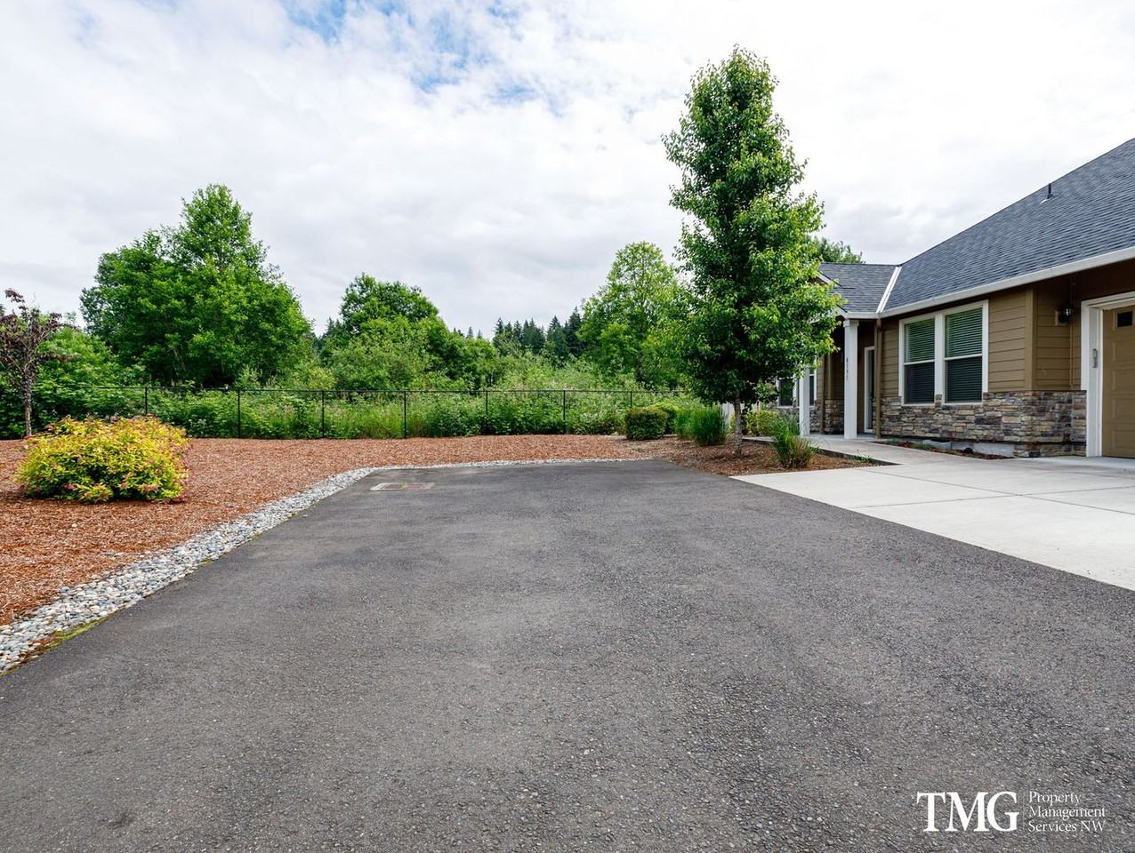 8131 Ne 20th St - Photo 3 of 16