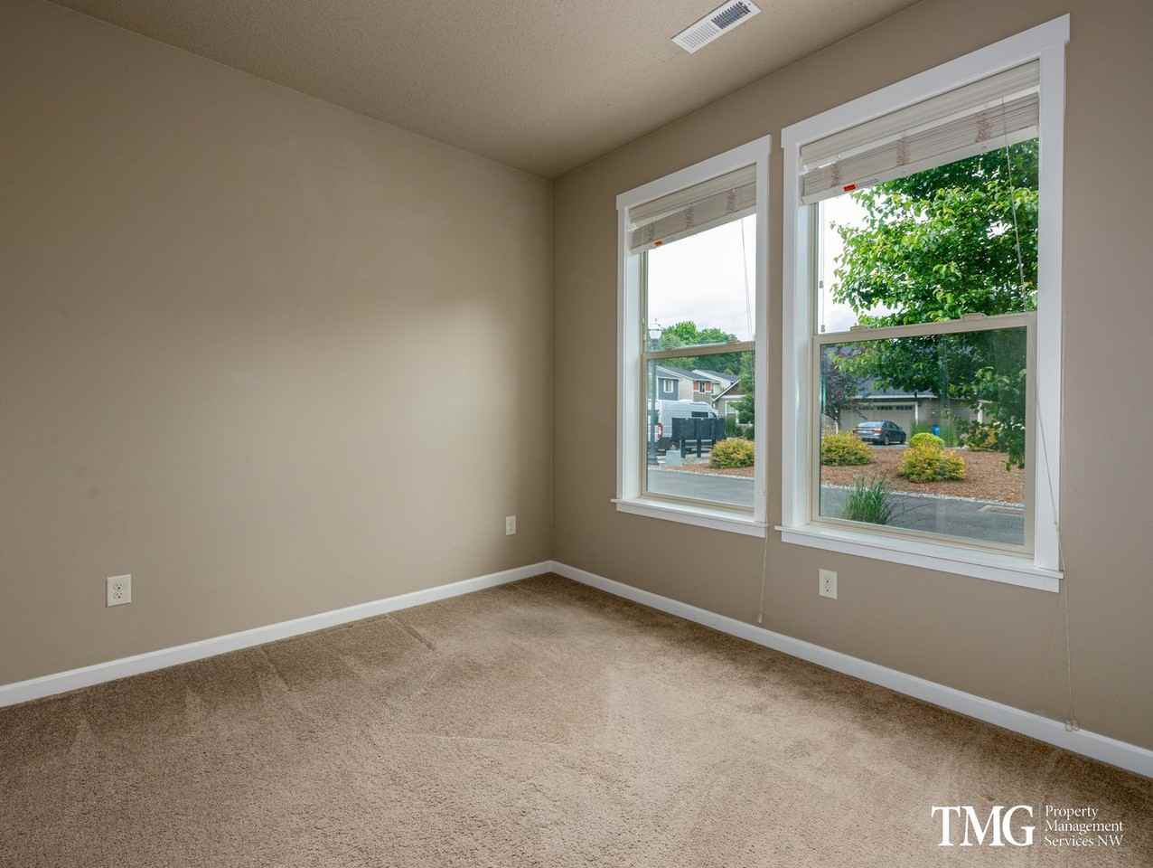 8131 Ne 20th St - Photo 5 of 16