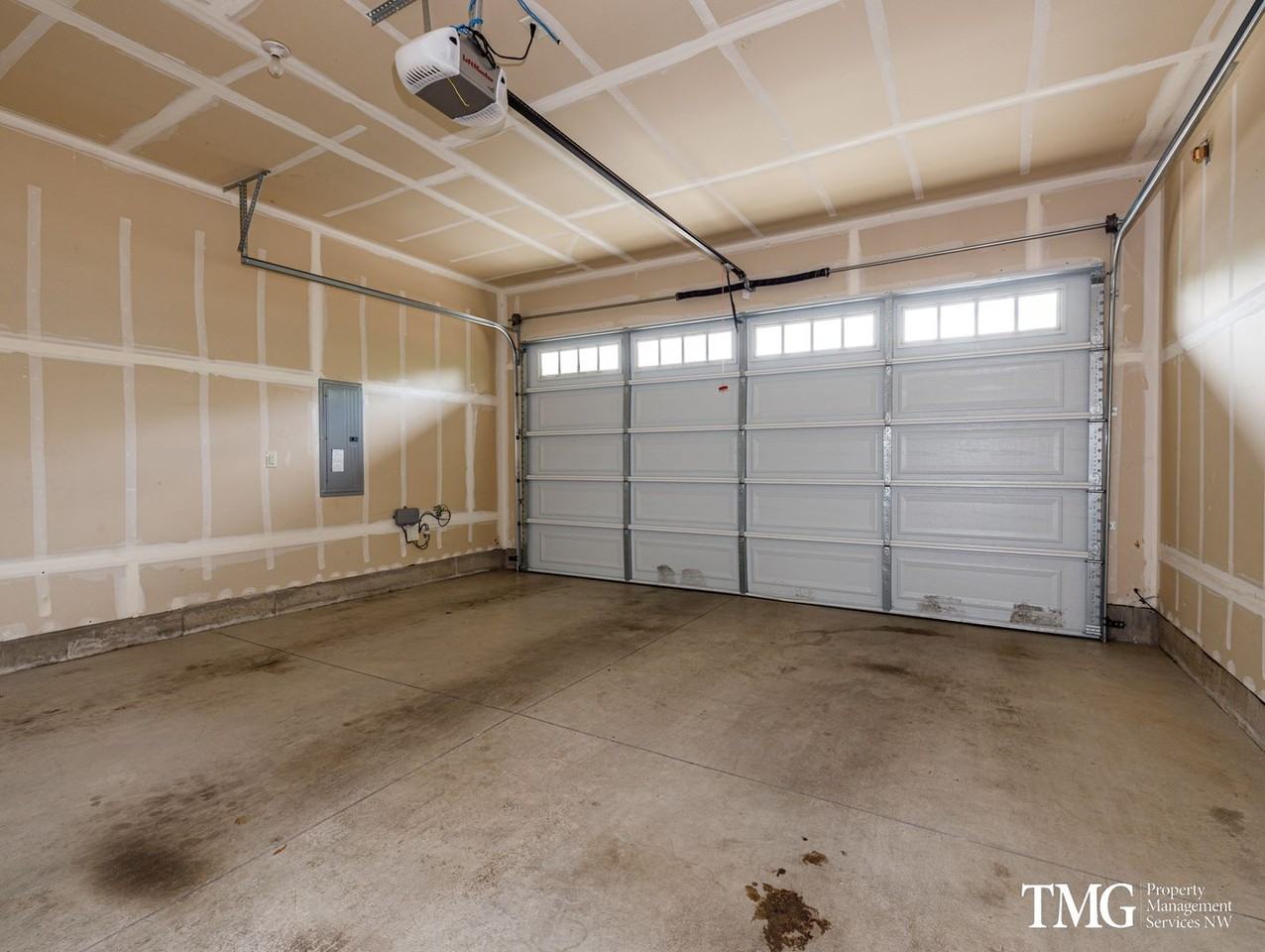 8131 Ne 20th St - Photo 7 of 16