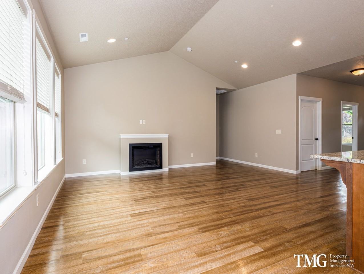 8131 Ne 20th St - Photo 6 of 16