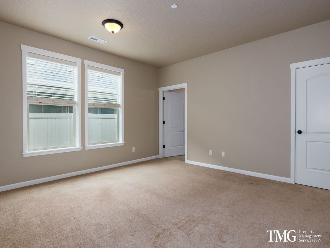 8131 Ne 20th St - Photo 3 of 16