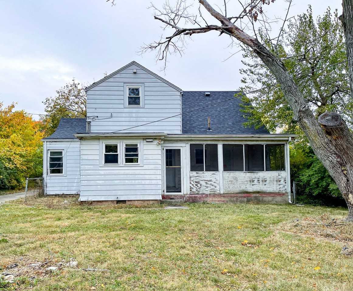 1408 N Mann Ave - Photo 5 of 33