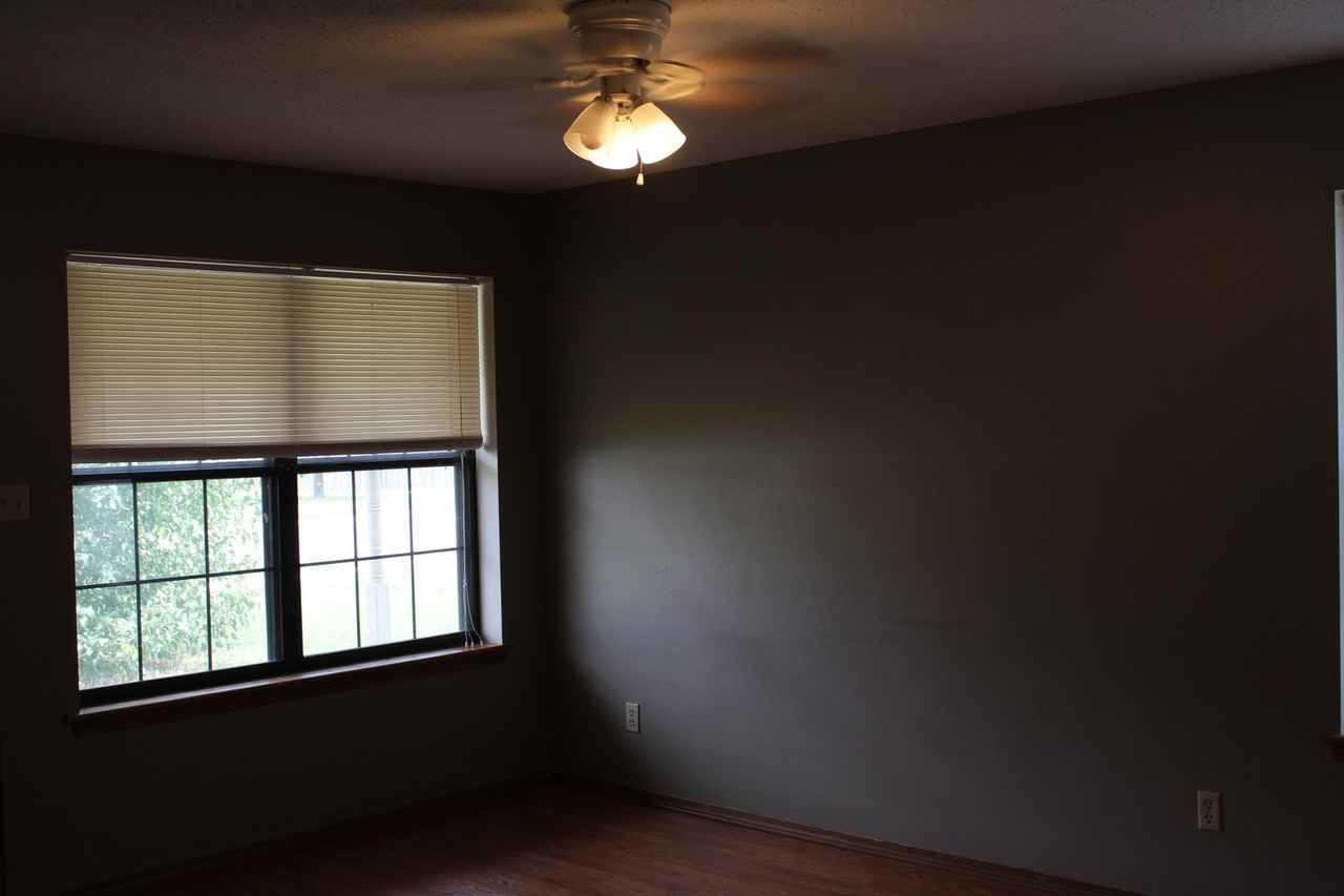 1116 University Dr - Photo 2 of 9