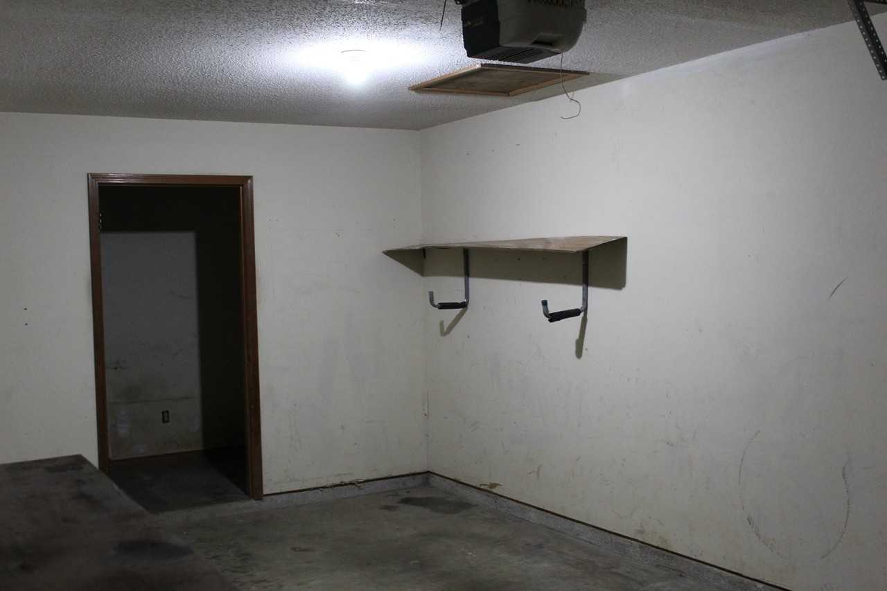 1116 University Dr - Photo 4 of 9