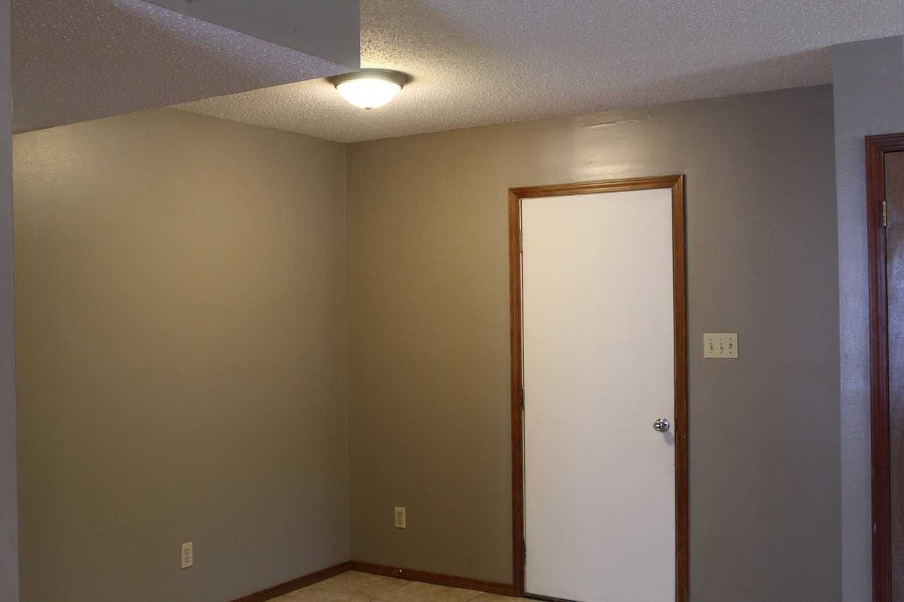 1116 University Dr - Photo 5 of 9