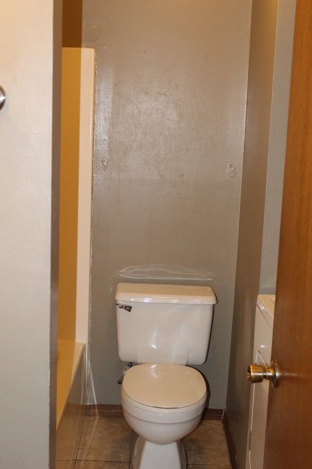 1116 University Dr - Photo 6 of 9