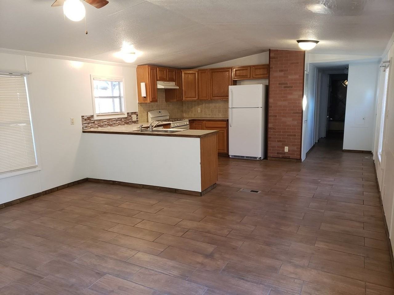 Stanford Ave - Photo 3 of 11