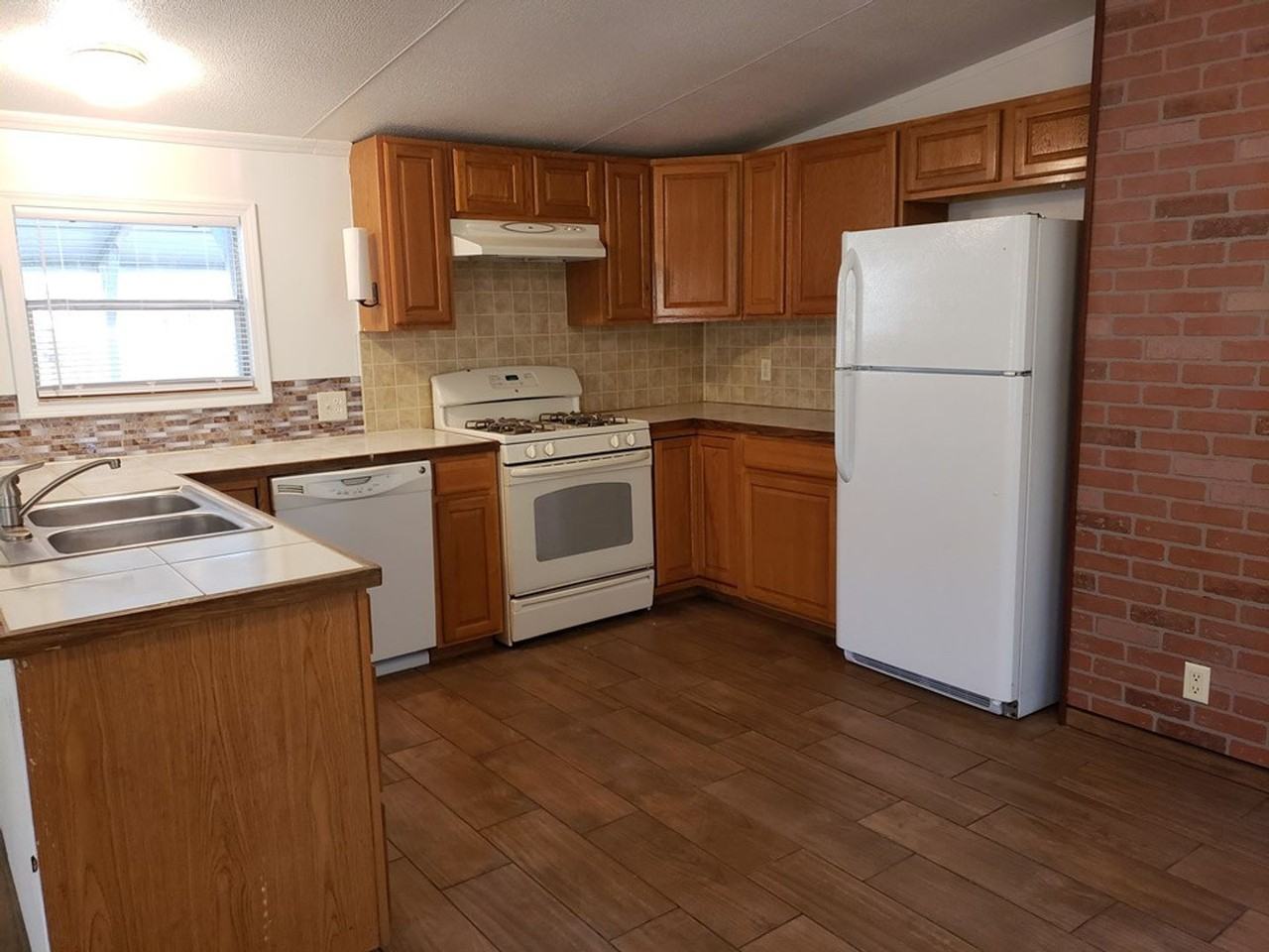 Stanford Ave - Photo 4 of 11
