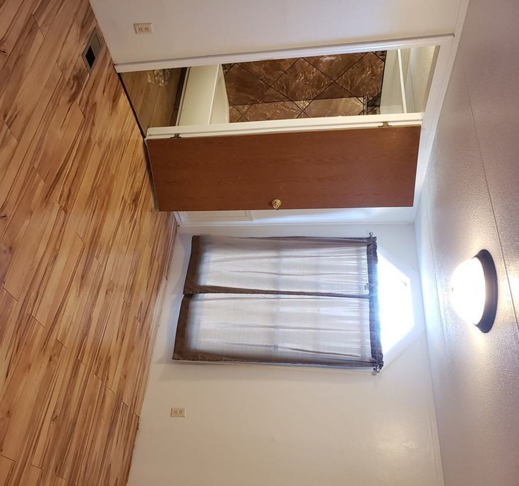 Stanford Ave - Photo 6 of 11