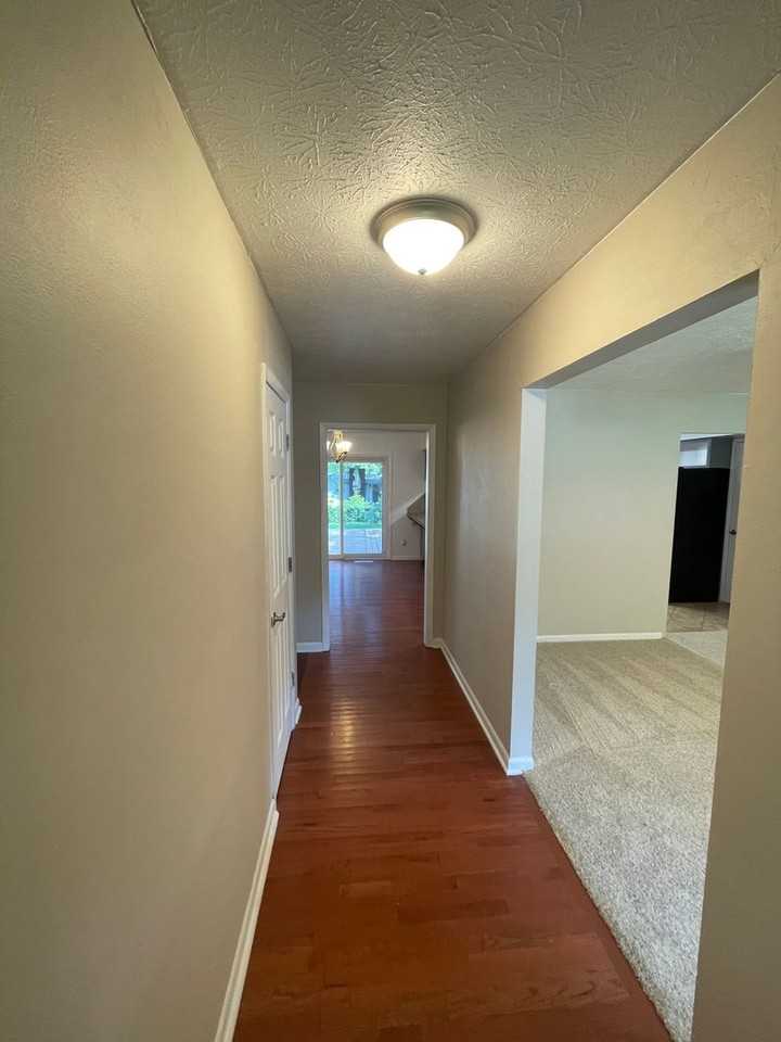 1119 E Edgewood St - Photo 3 of 17