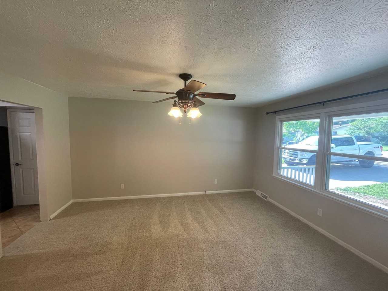 1119 E Edgewood St - Photo 4 of 17