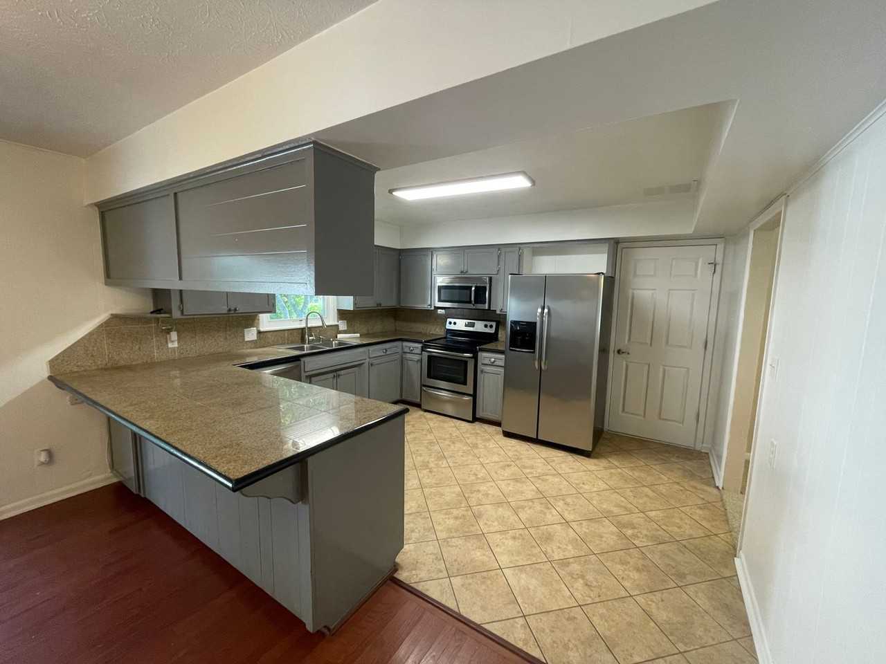 1119 E Edgewood St - Photo 6 of 17