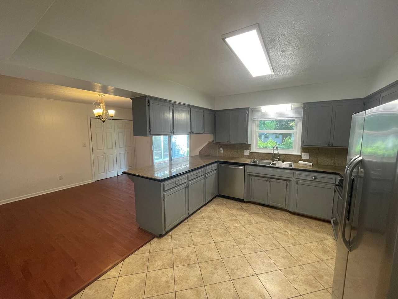 1119 E Edgewood St - Photo 7 of 17