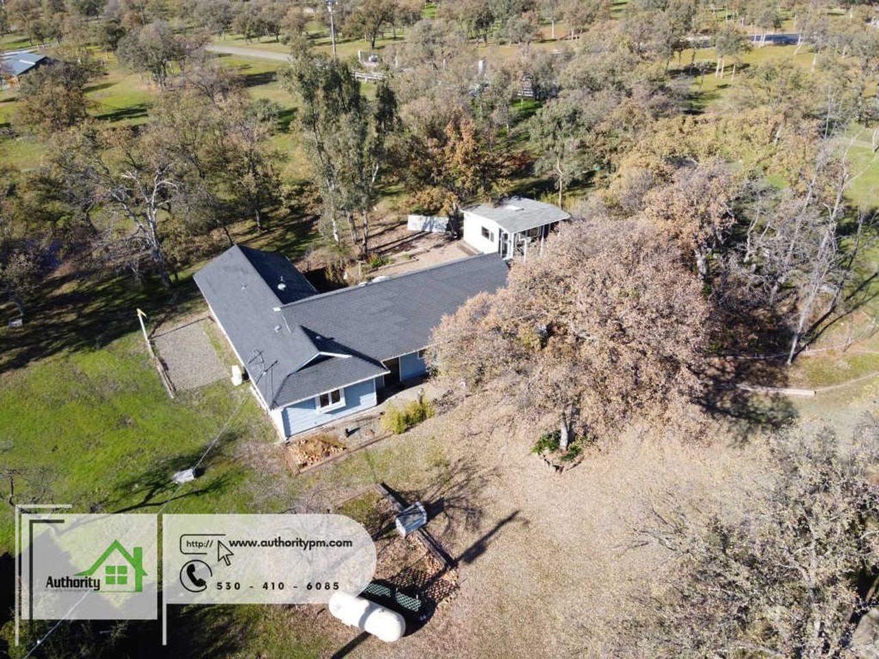 21451 Kirkwood Manor Dr - Photo 2 of 48