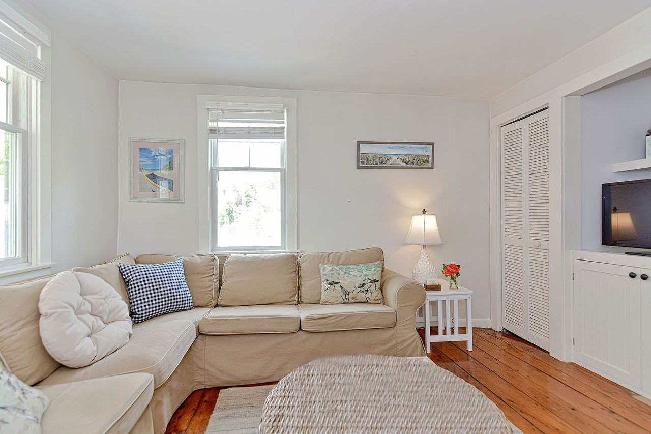 58 Eastern Point Rd - Photo 4 of 37