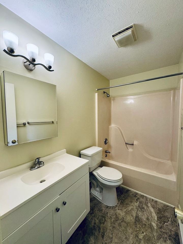 99 Dutch Mill Ct - Photo 3 of 7