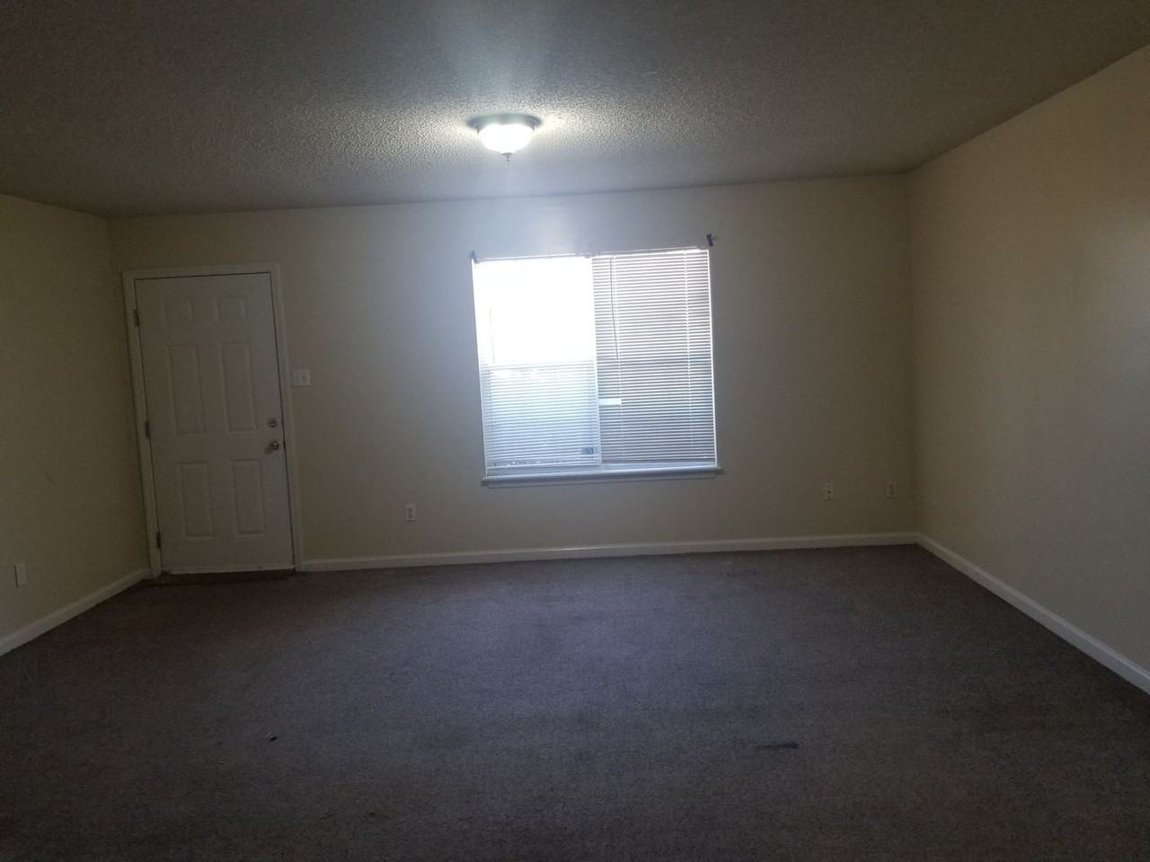 900 18th Ave - Photo 2 of 3