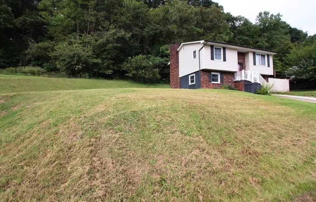 205 Libby Ln - Photo 3 of 15