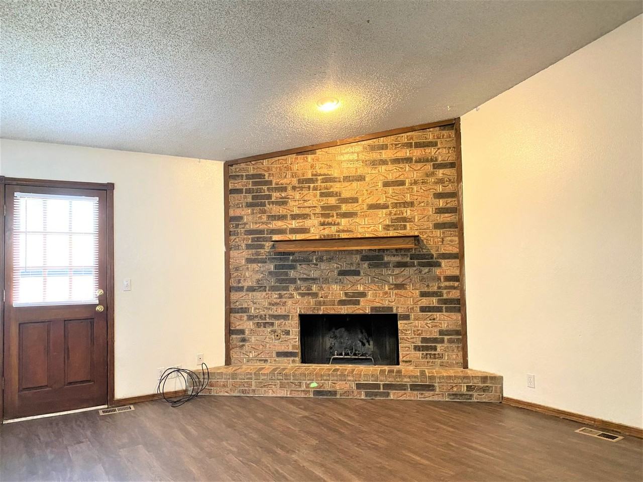 7113 Nw 116th St - Photo 3 of 15
