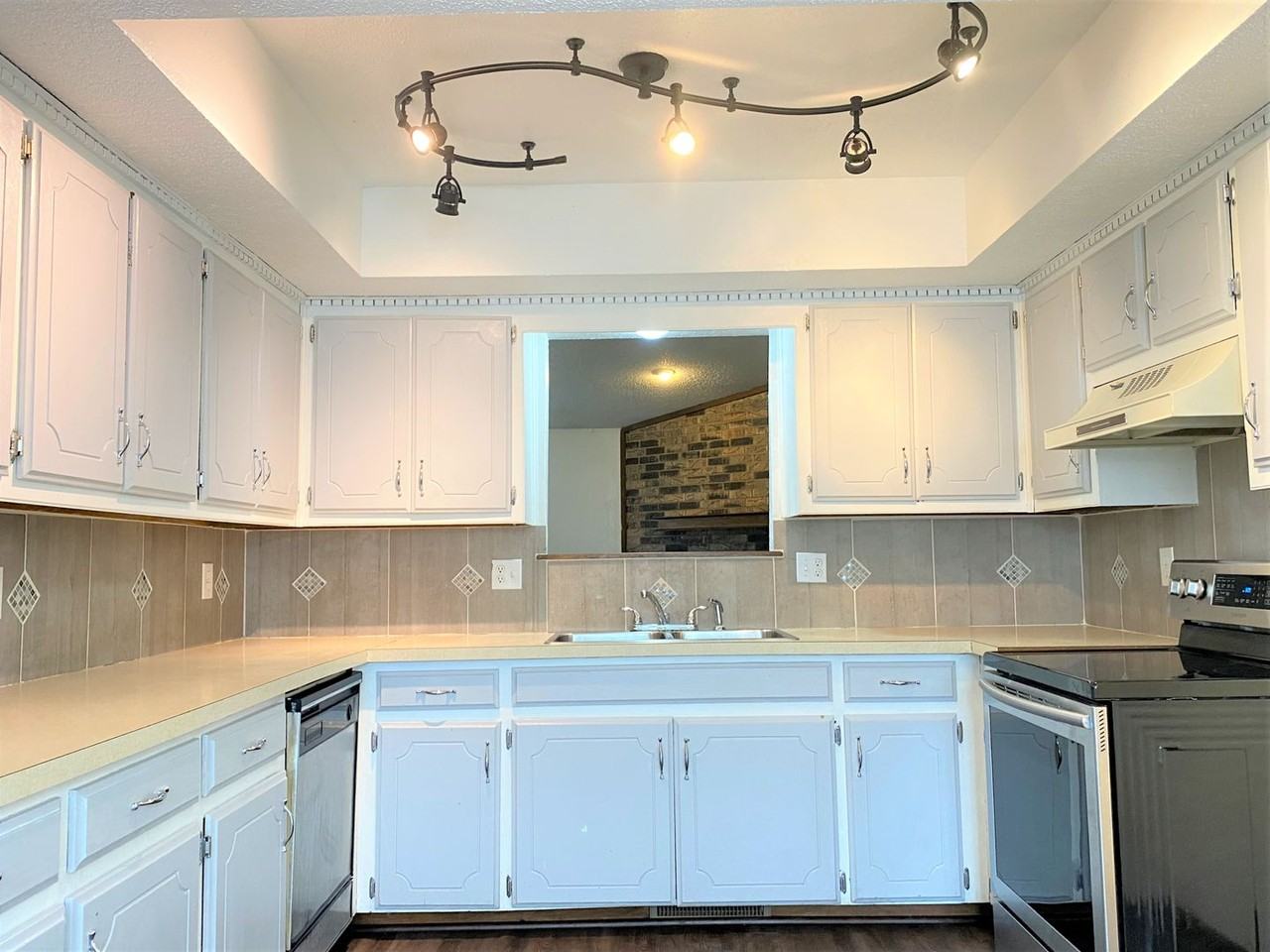7113 Nw 116th St - Photo 2 of 15