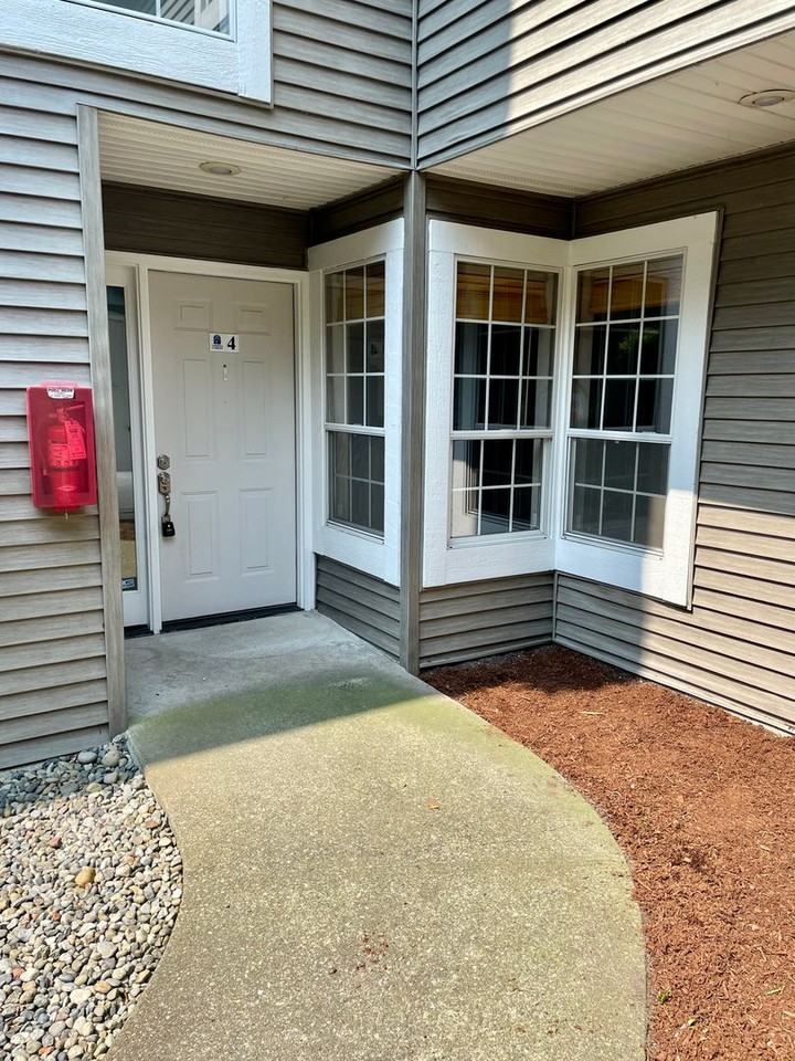 15911 67th Ln Ne #4 - Photo 2 of 27