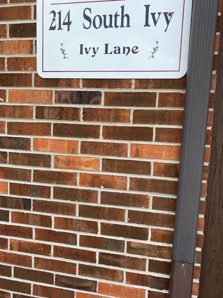 214 S Ivy Ln - Photo 2 of 12