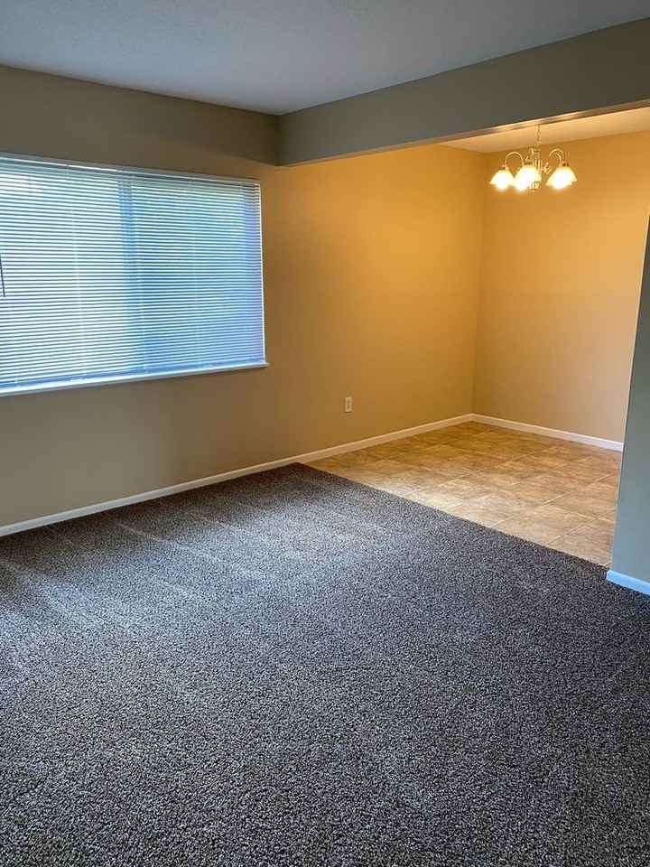 214 S Ivy Ln - Photo 3 of 12