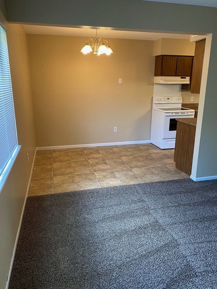 214 S Ivy Ln - Photo 4 of 12