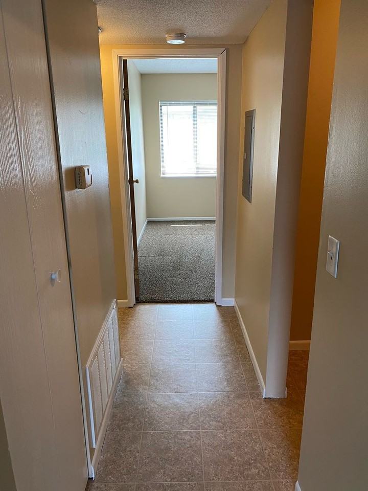 214 S Ivy Ln - Photo 7 of 12