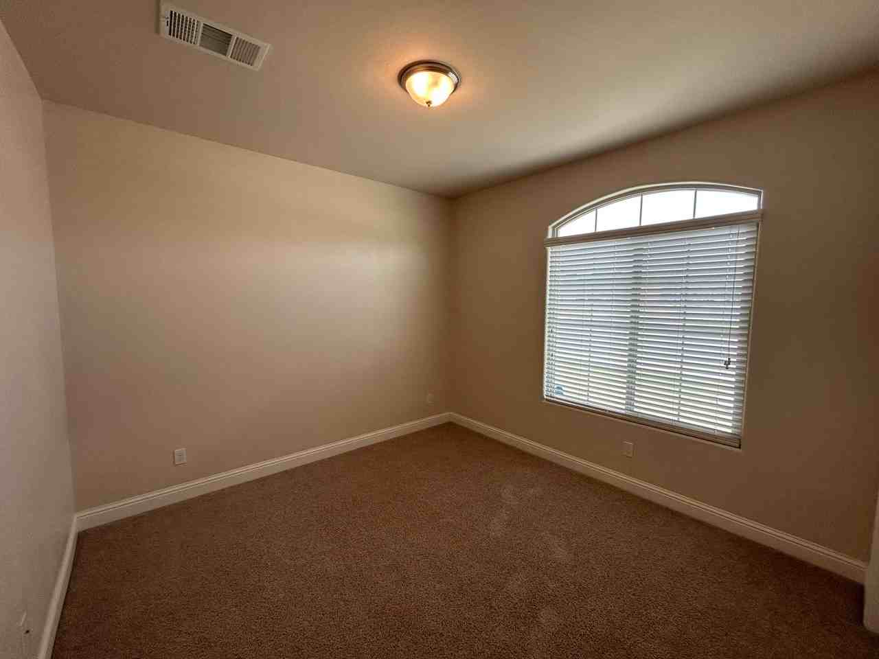 10406 Alondra Dr - Photo 4 of 18