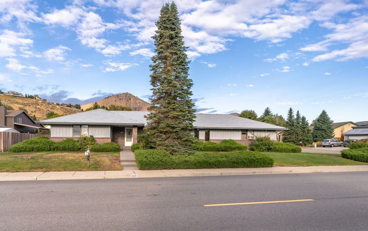 808 Lambert St - Photo 3 of 24