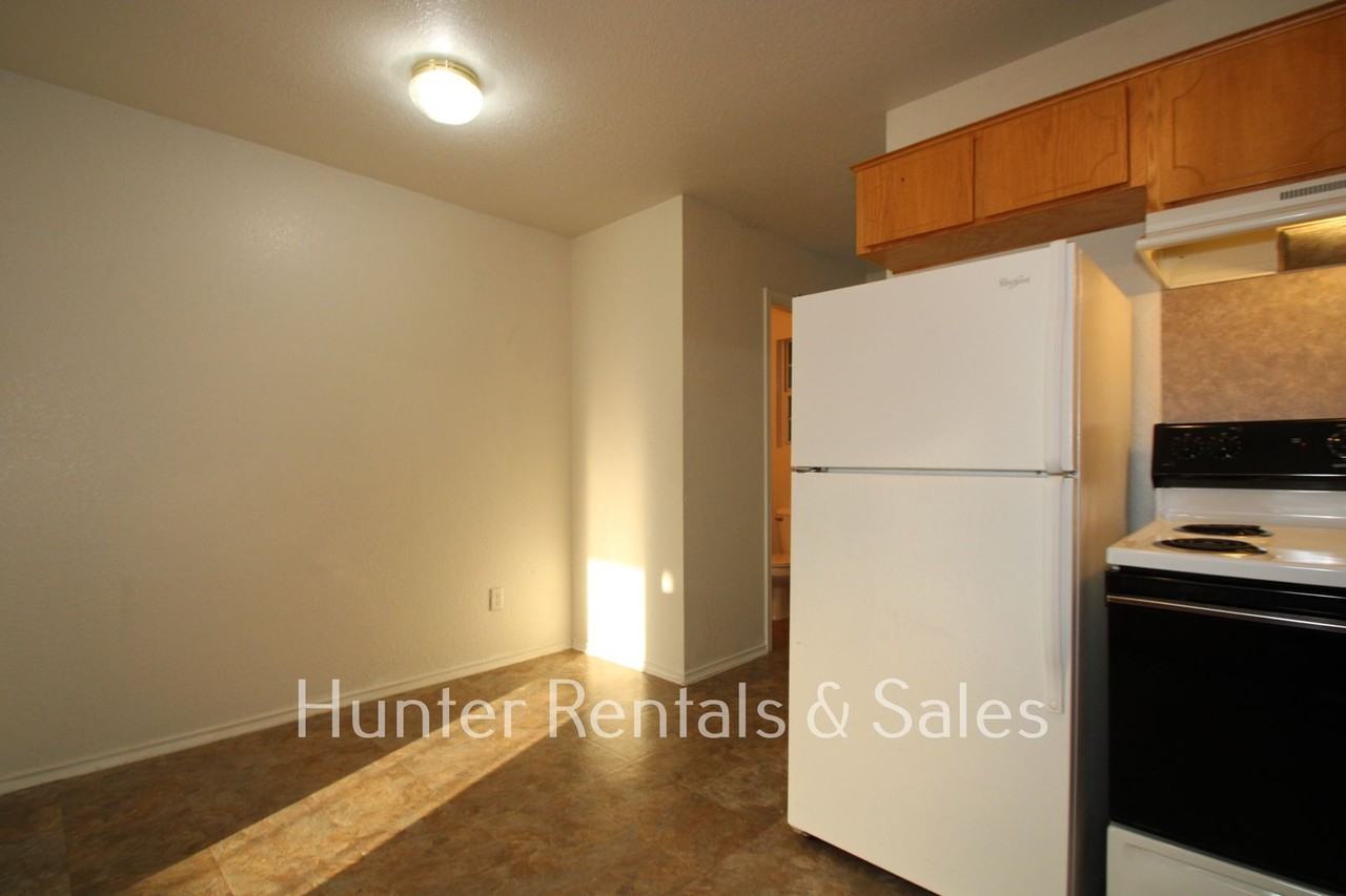 4401 Alan Kent Dr Apt B - Photo 5 of 21