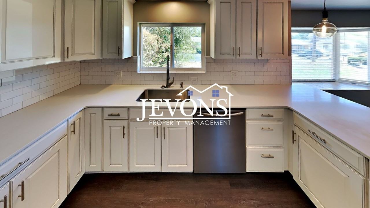 1312 S 44th Ave - Photo 4 of 50