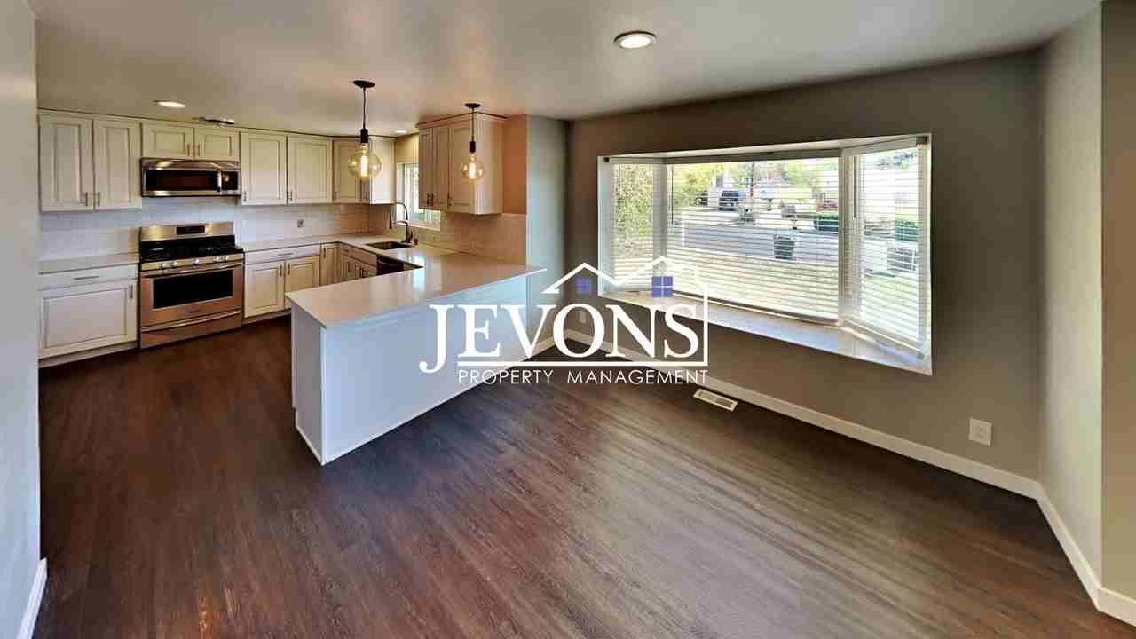 1312 S 44th Ave - Photo 6 of 50