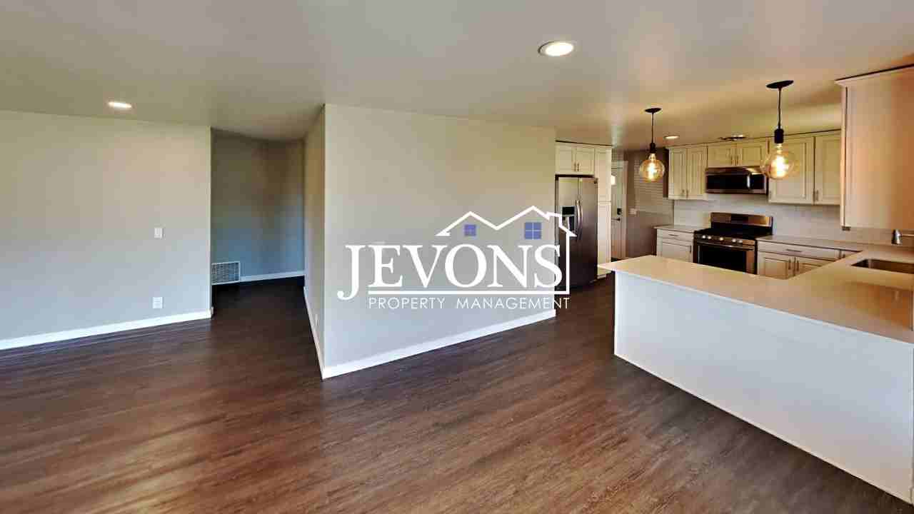 1312 S 44th Ave - Photo 7 of 50