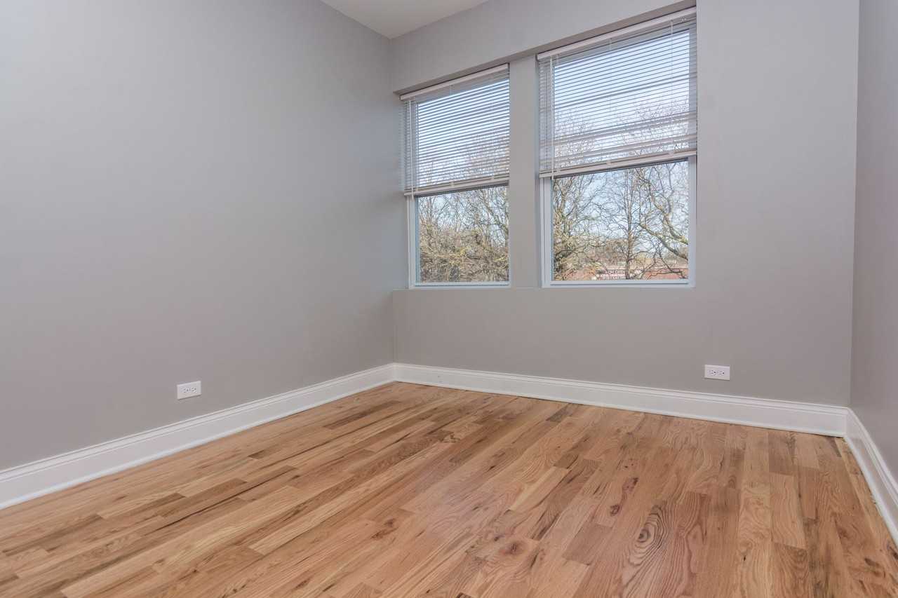 735 W Garfield Blvd - Photo 7 of 9