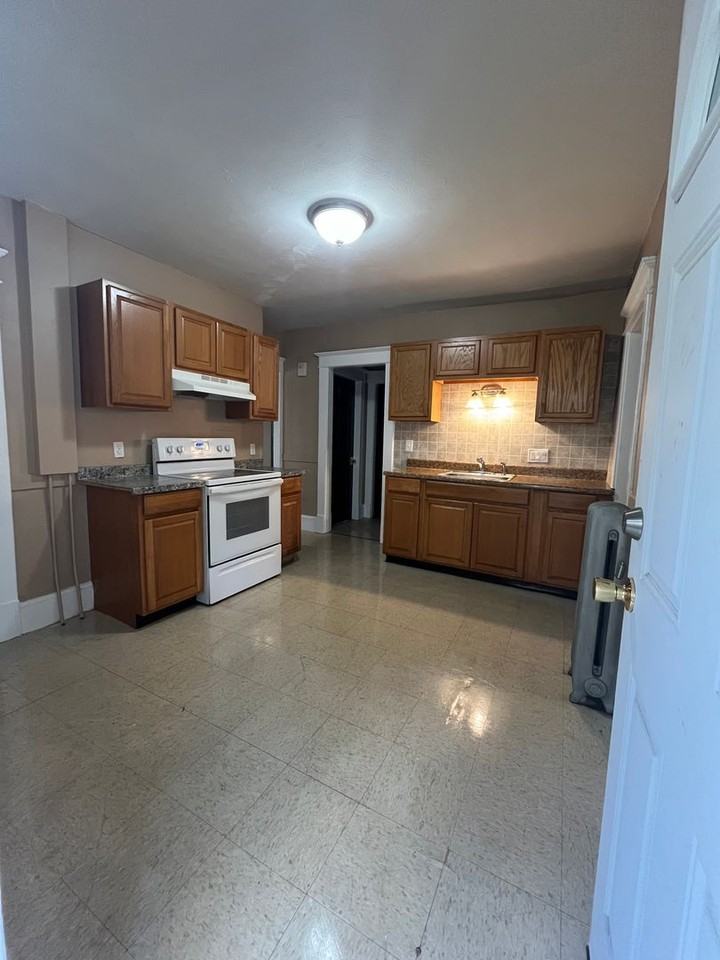 3 Bedroom - Photo 2 of 11