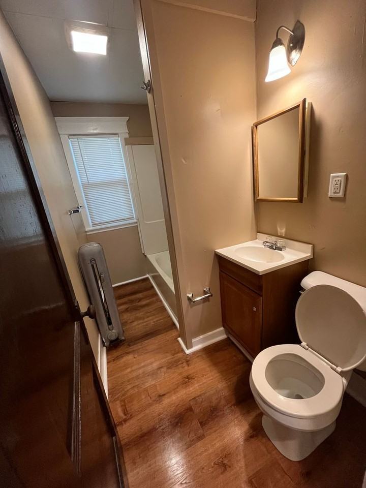 3 Bedroom - Photo 3 of 11