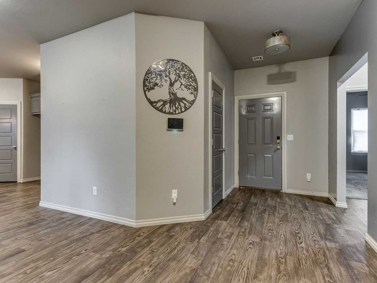 6304 Nw 32nd St - Photo 3 of 29