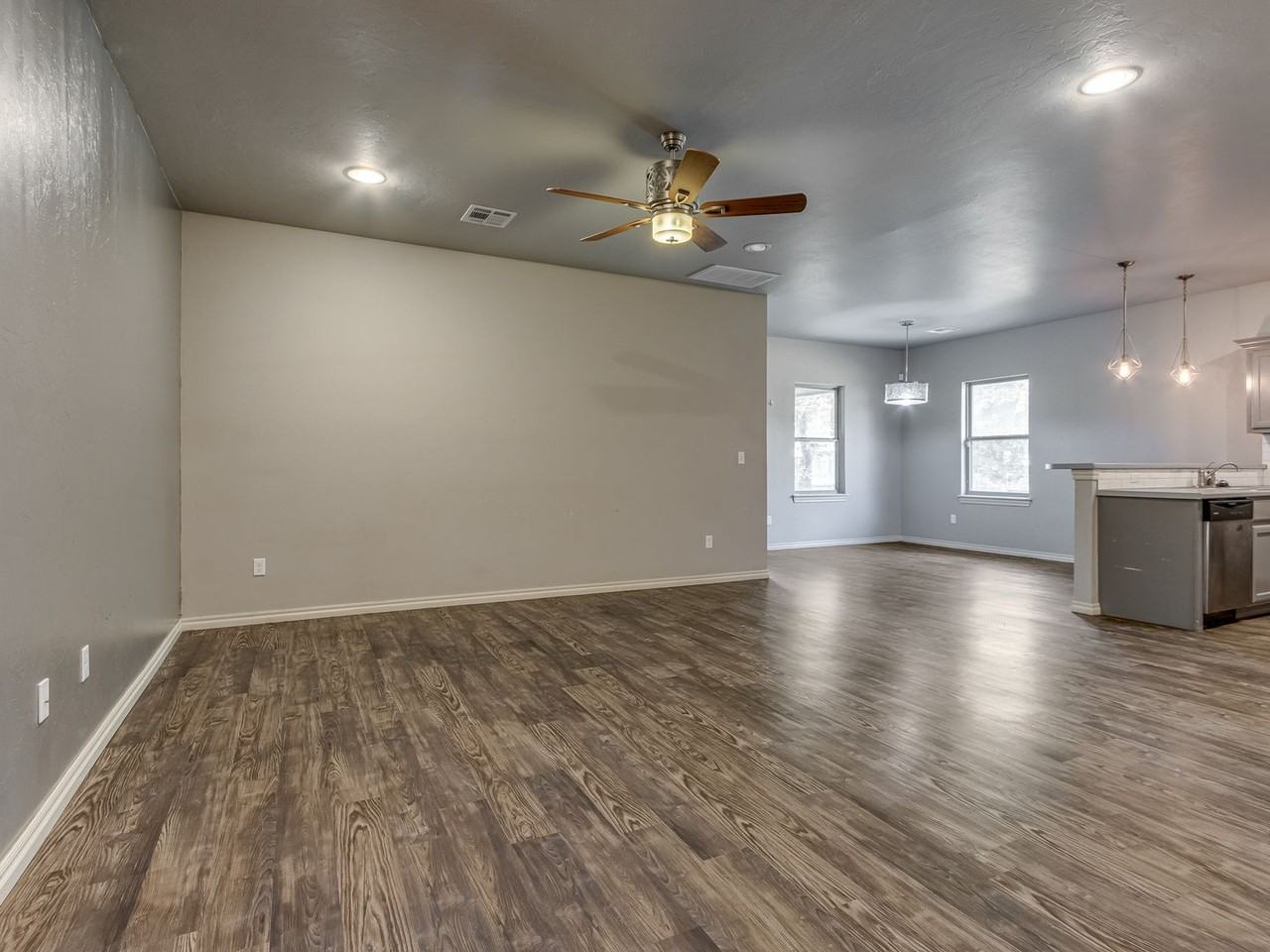 6304 Nw 32nd St - Photo 4 of 29