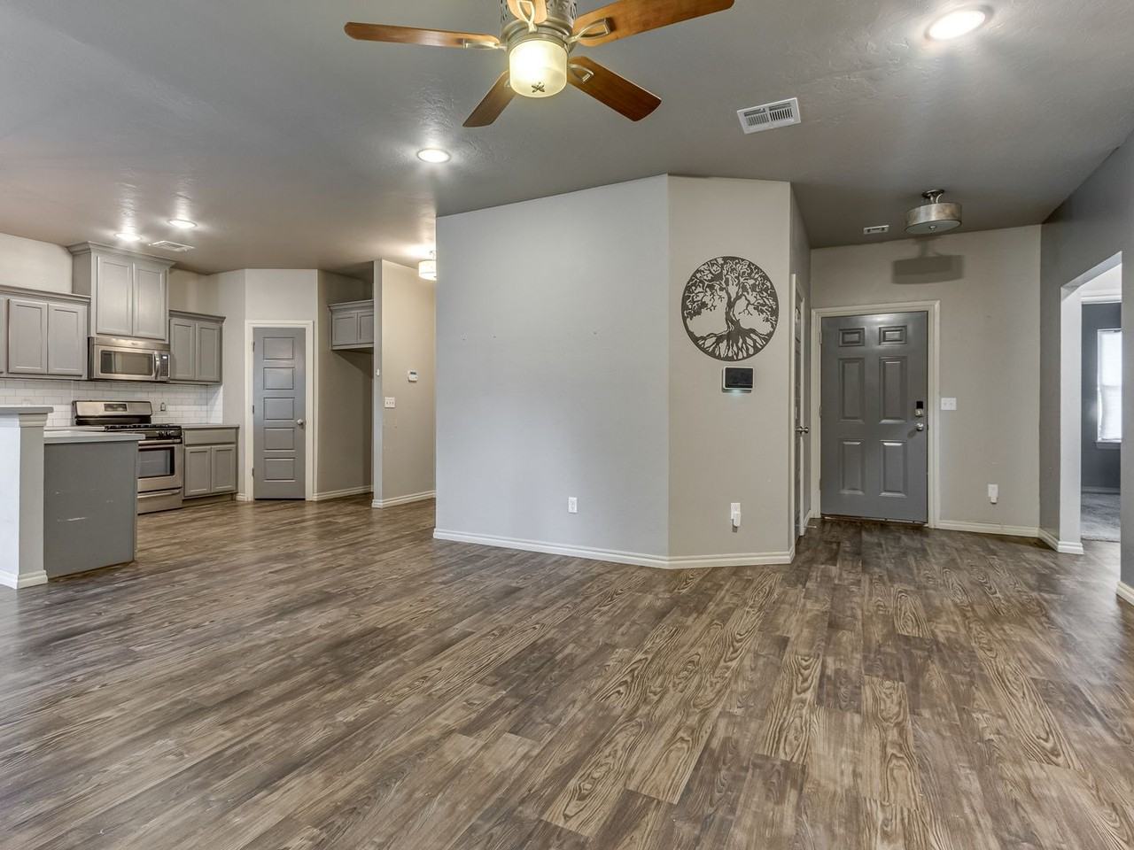 6304 Nw 32nd St - Photo 5 of 29