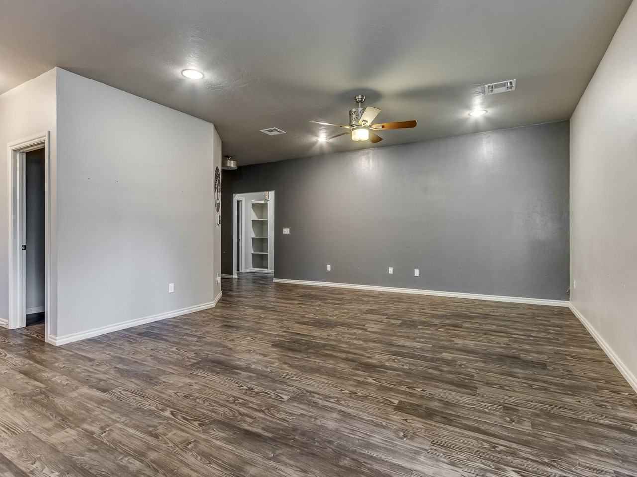 6304 Nw 32nd St - Photo 6 of 29