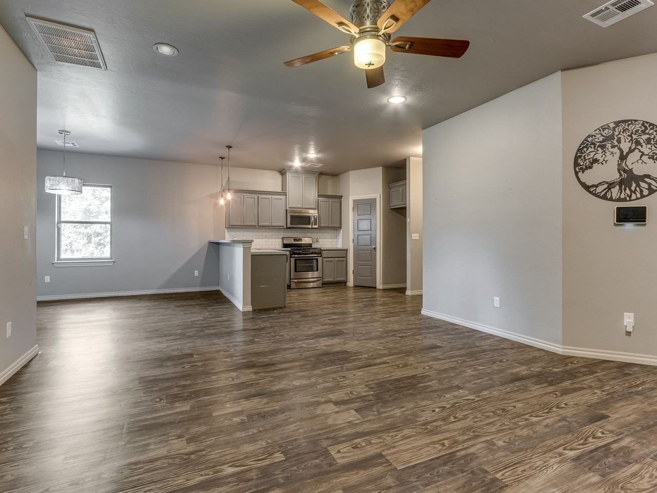 6304 Nw 32nd St - Photo 7 of 29